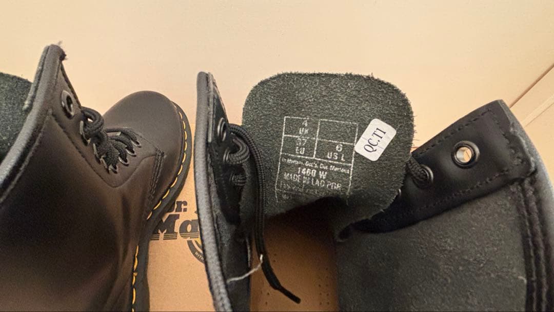 Dr. Martens ブラックレザーブーツ　8ホール