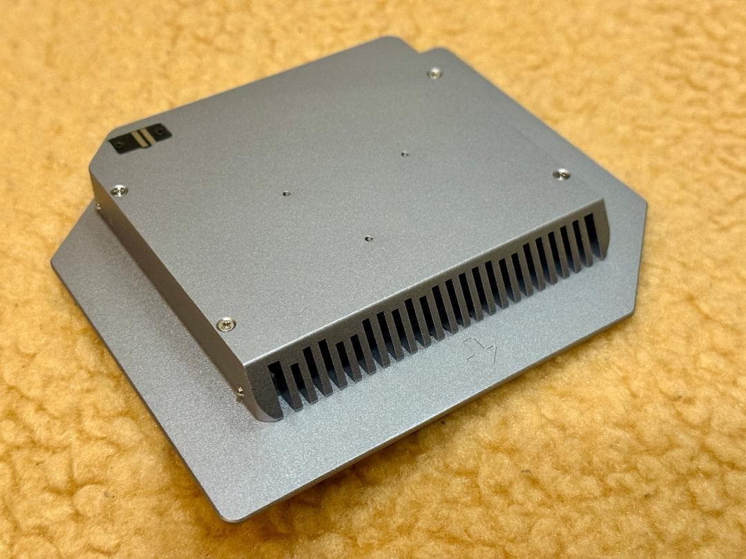 Acasis 4 Bay 40Gbps M.2 NVMe SSD ケース