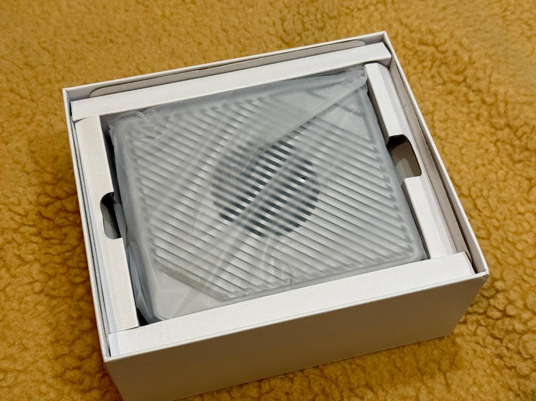 Acasis 4 Bay 40Gbps M.2 NVMe SSD ケース