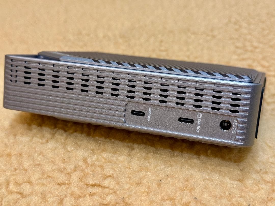 Acasis 4 Bay 40Gbps M.2 NVMe SSD ケース