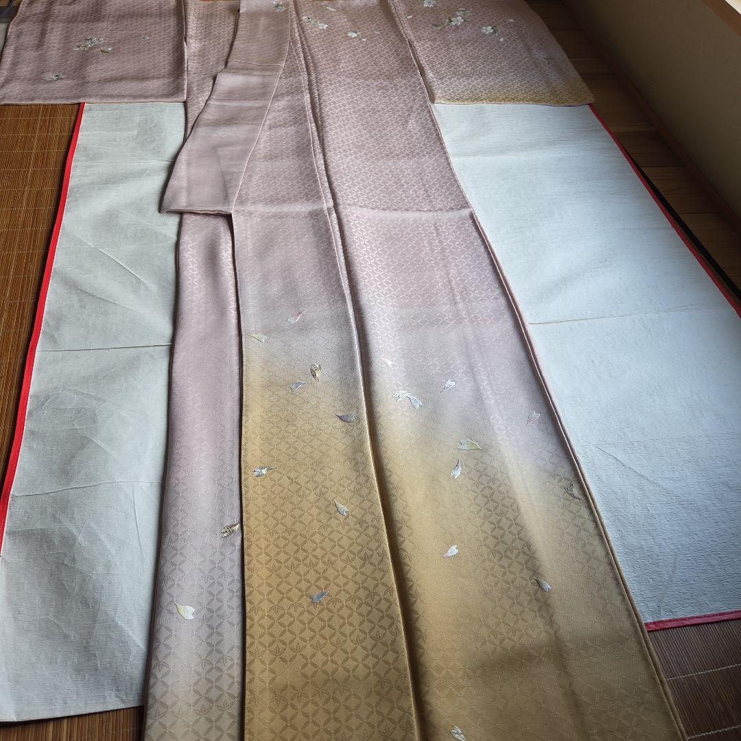 逸品を纏う　桜の刺繍　山口美術織物の付下げ