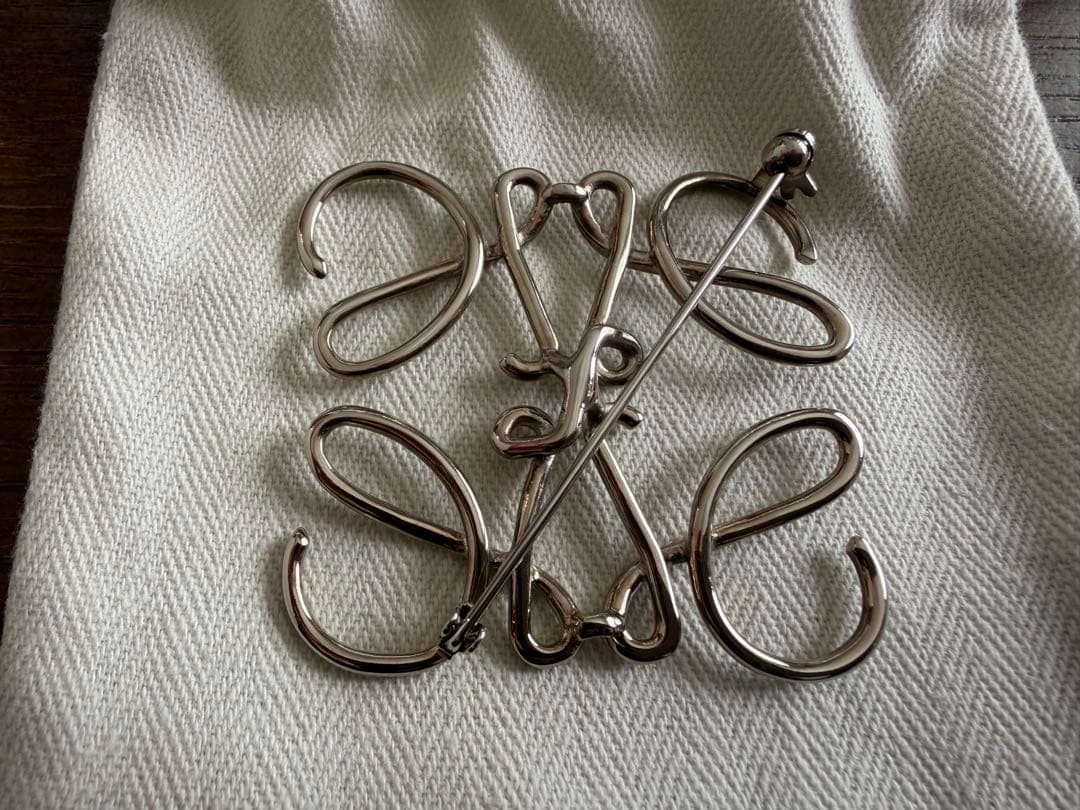 LOEWE アナグラムブローチ パラジウム　ロエベ　ブローチ　シルバー