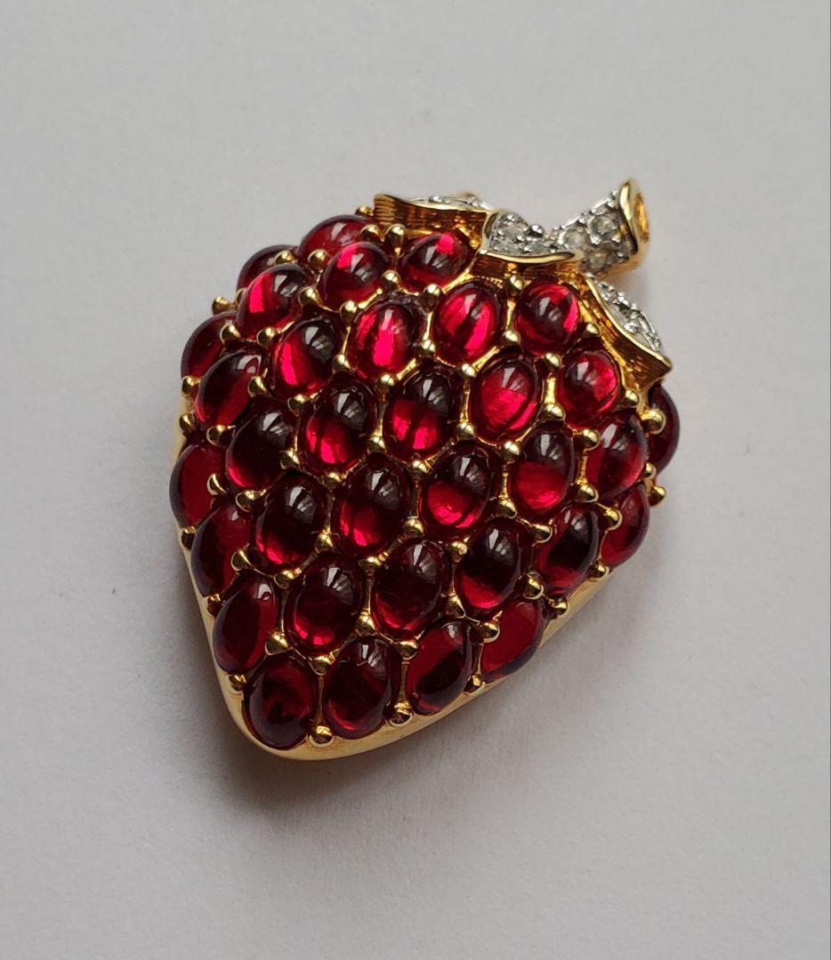 ヴィンテージ　SWAROVSKI　スワロフスキー　イチゴ　ブローチ　ジュエリー