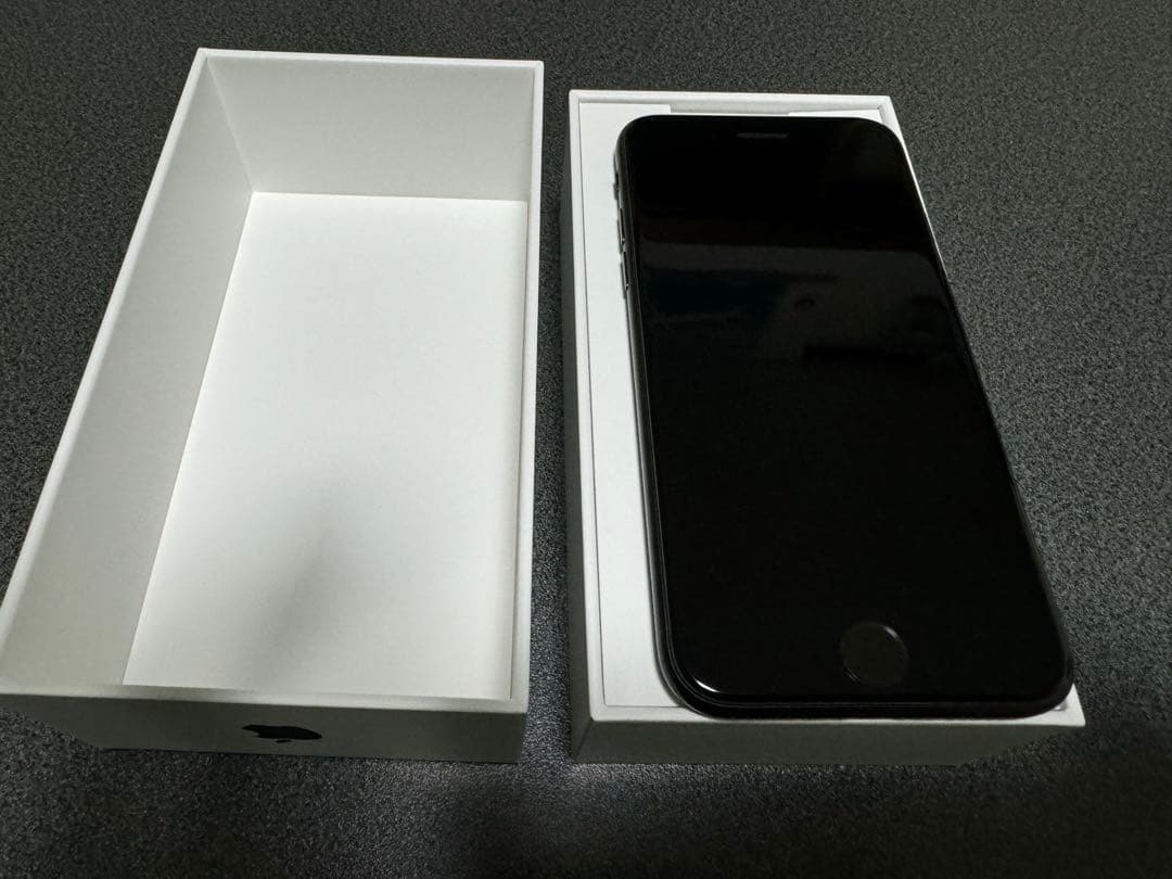 iPhone SE (第2世代) ブラック 本体　SoftBank版　128GB