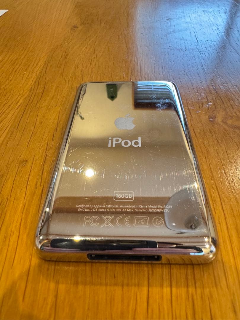 iPod classic 160GB （充電ケーブル付き）