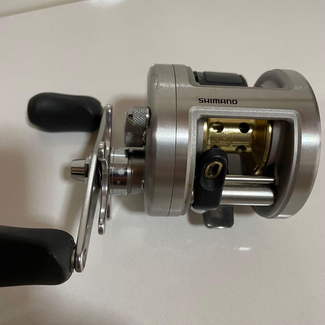 SHIMANO CALCUTTA 両軸リール 右巻き　シマノ　カルカッタ200