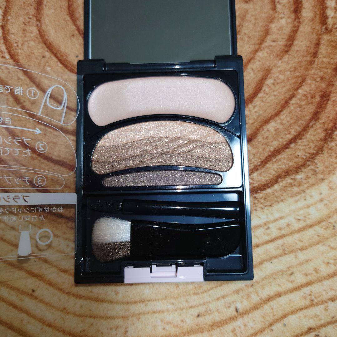 AUBEのブラシひと塗りシャドウN 11