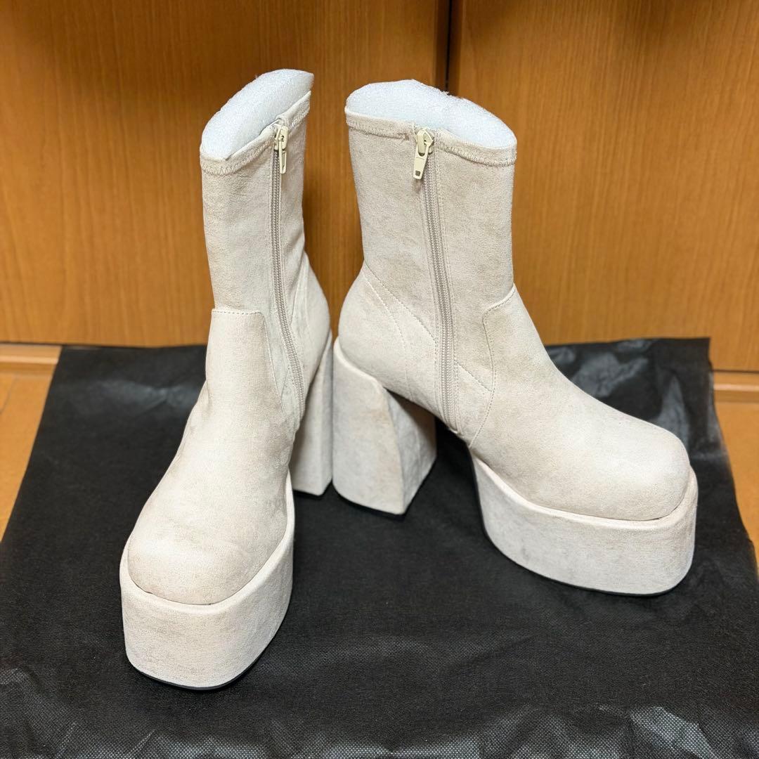 【新品未使用】EMODA バルキープランプショートフィットブーツ Mサイズ