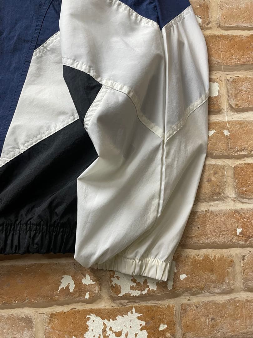 90s NIKE ナイキ　ナイロンジャケット　y2k ネイビー　刺繍　銀タグ