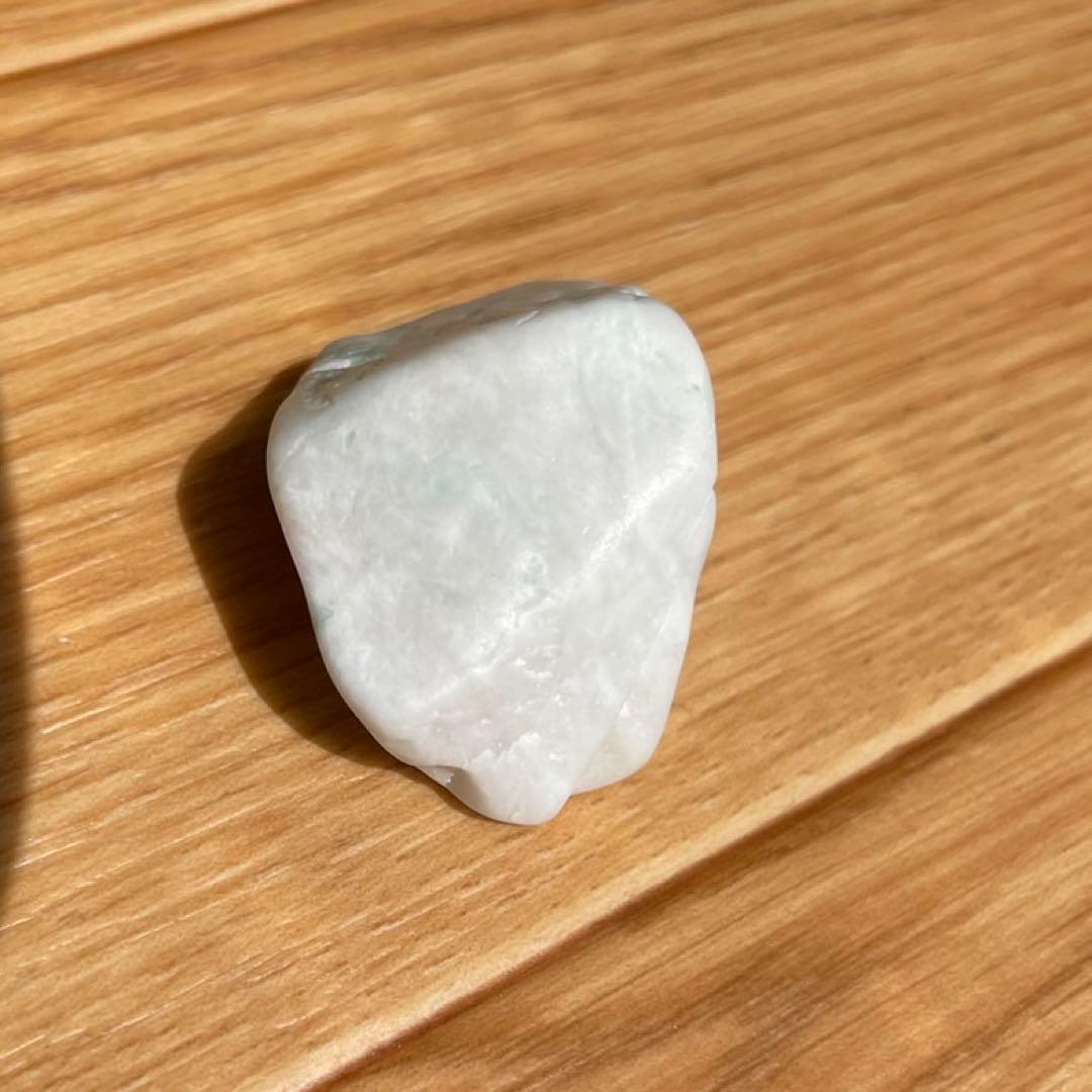 糸魚川翡翠 白地にグリーン 海岸採取