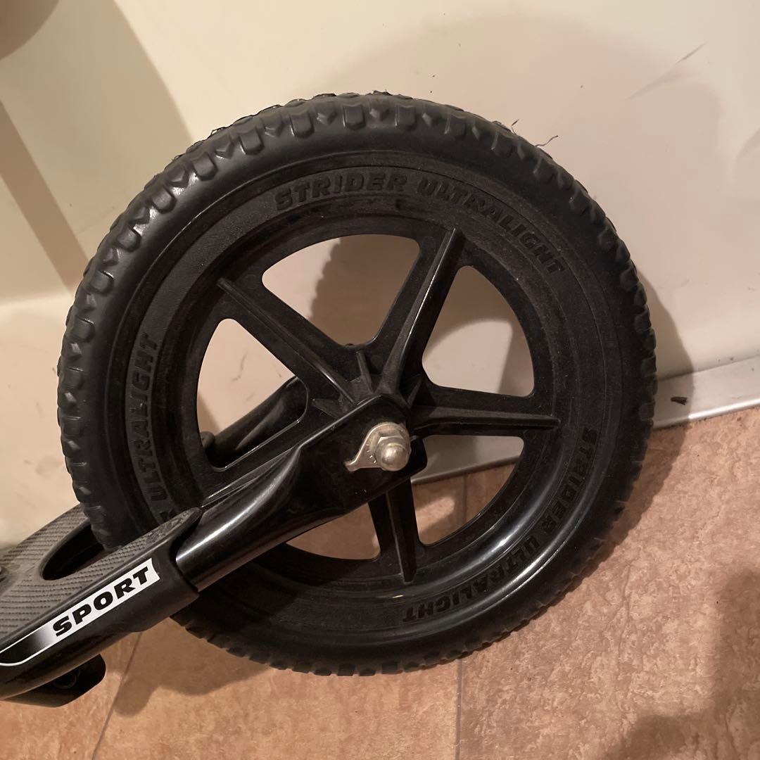 ストライダー　黒