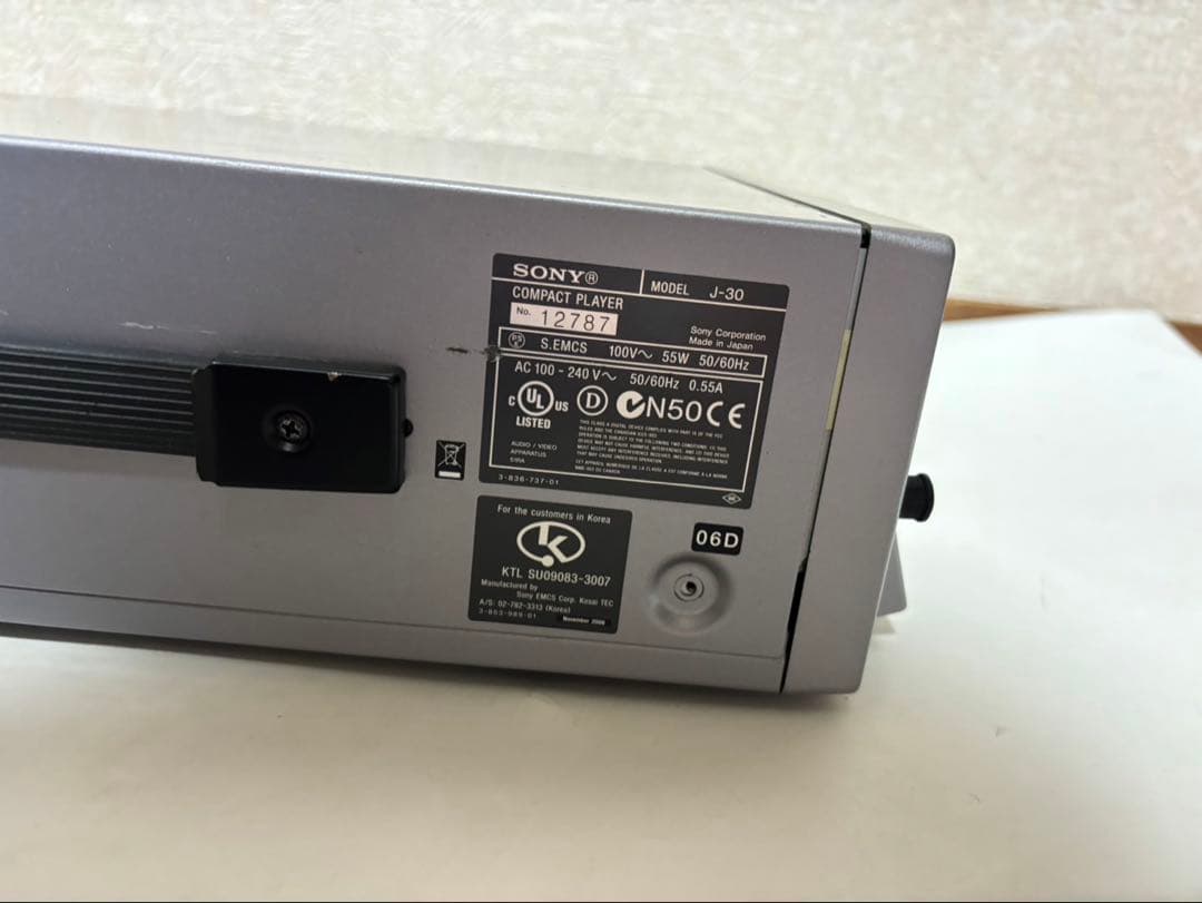 ジャンク SONY J-30 電源入りました。側面のネジ無し。再生できず。02