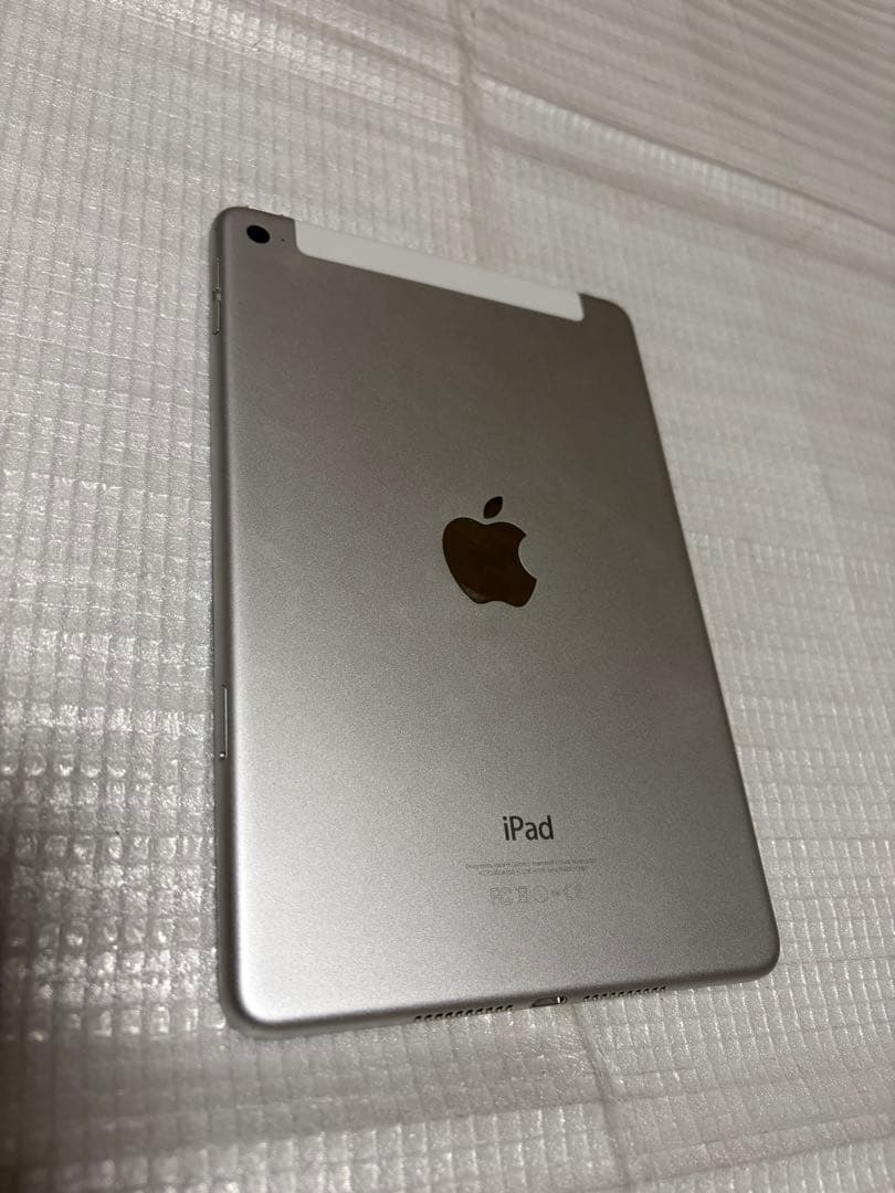 Apple iPad mini 4世代　7.9インチ シルバー 本体