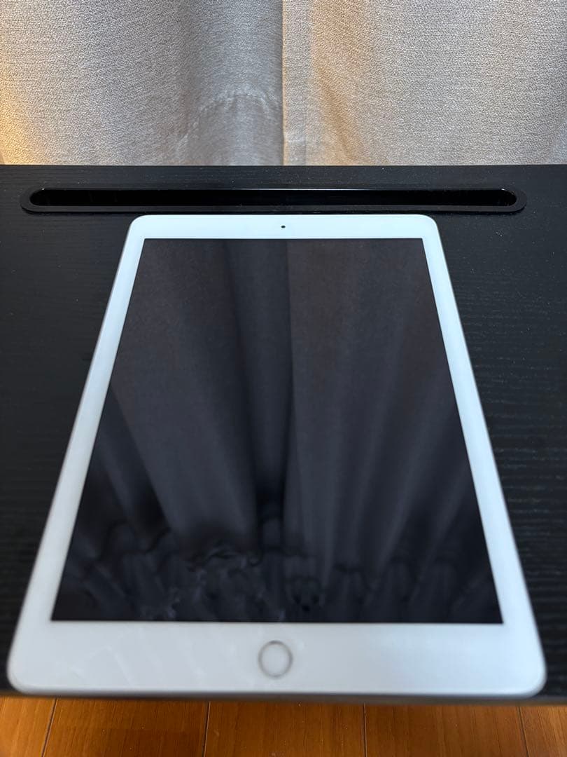 iPadシルバー 第5世代 （Apple）