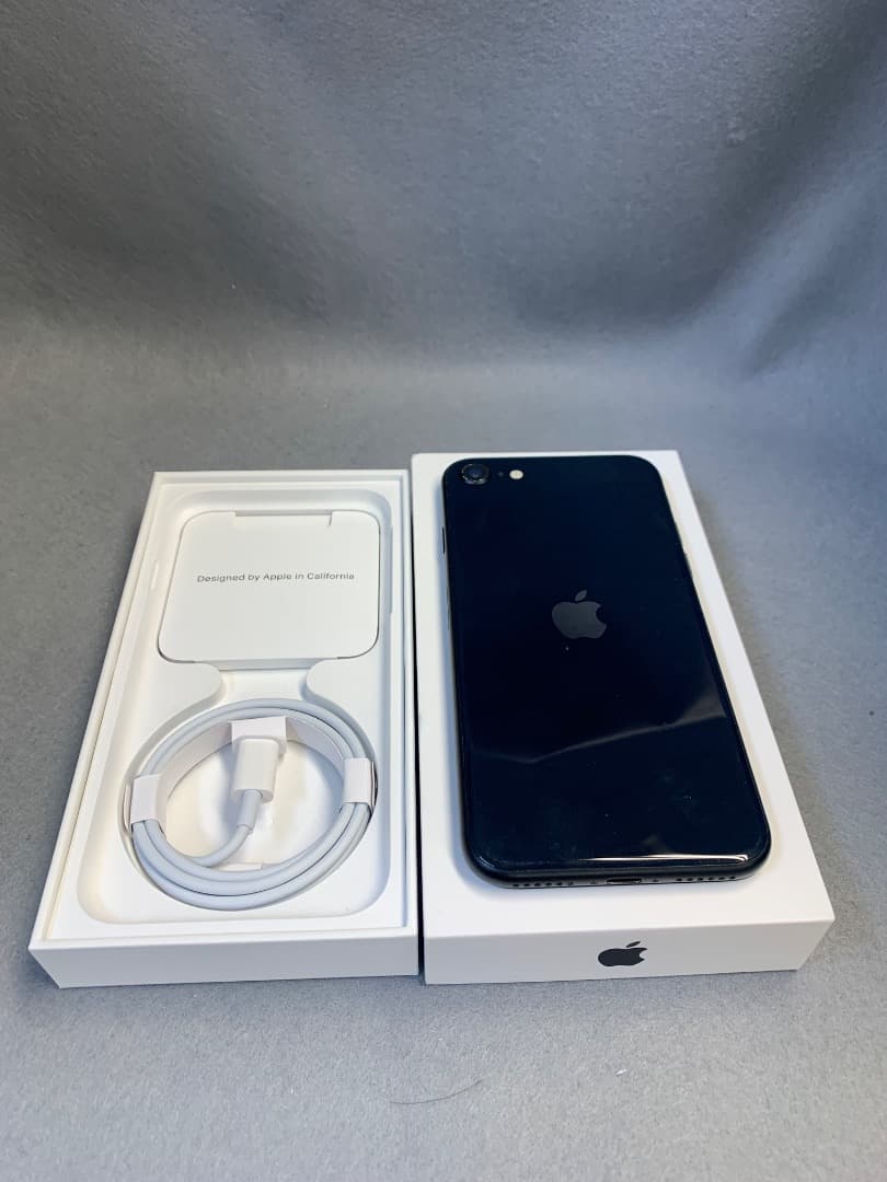 美品　国内版　SIMフリー　iPhoneSE 第3世代　 64GB