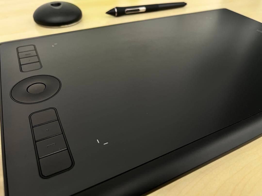 液タブ・ペンタブ WACOM intuos pro medium PTH-660