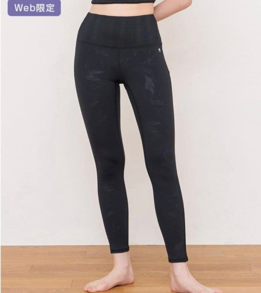 ★【完売品】SUKALA エンボスリーフブラトップ＆レギンス ブラック Mサイズ