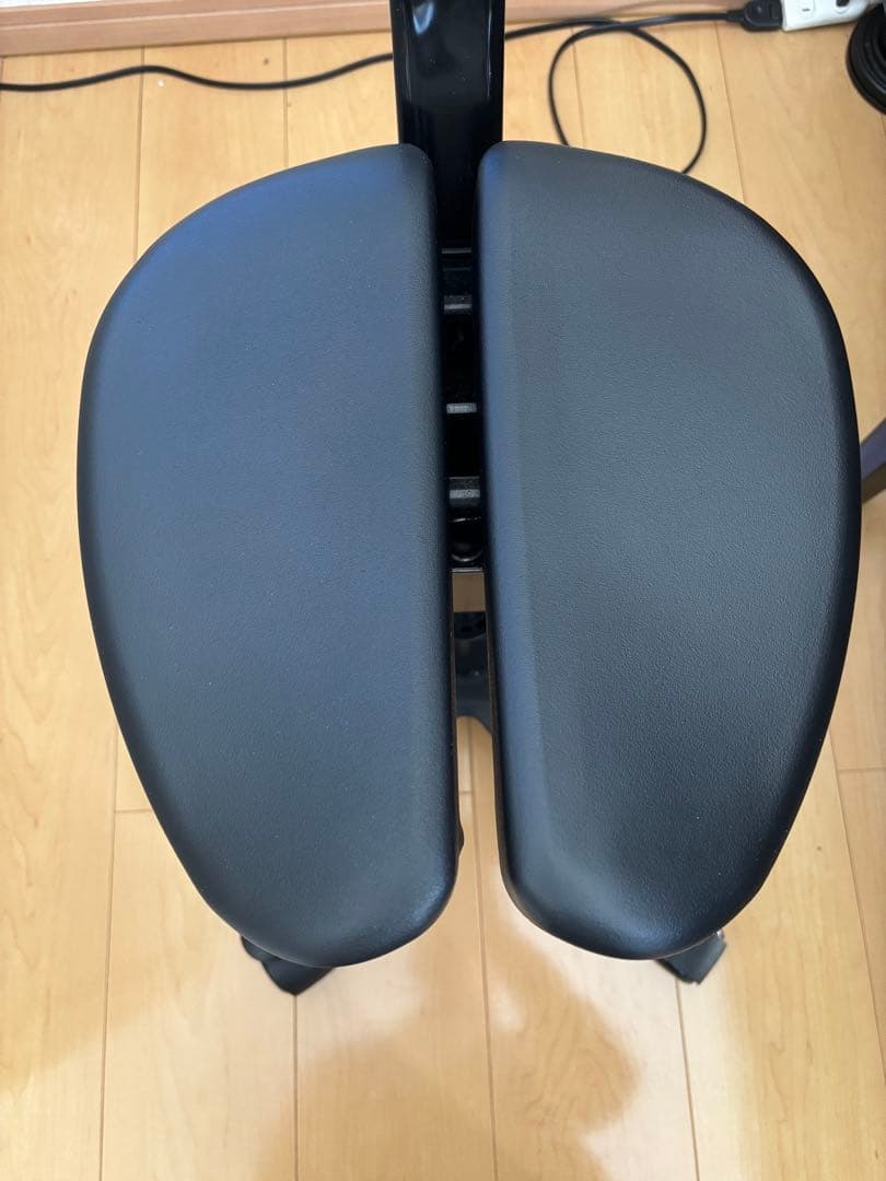 アーユルチェア骨盤矯正　キャスター付き　ブラック