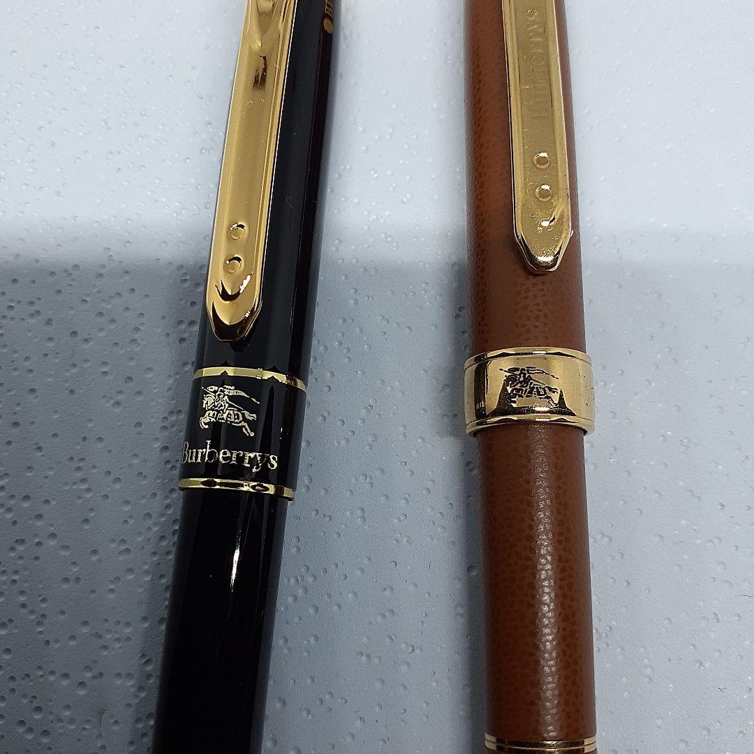 BURBERRY 多機能ペンセット 黒と茶色 2本