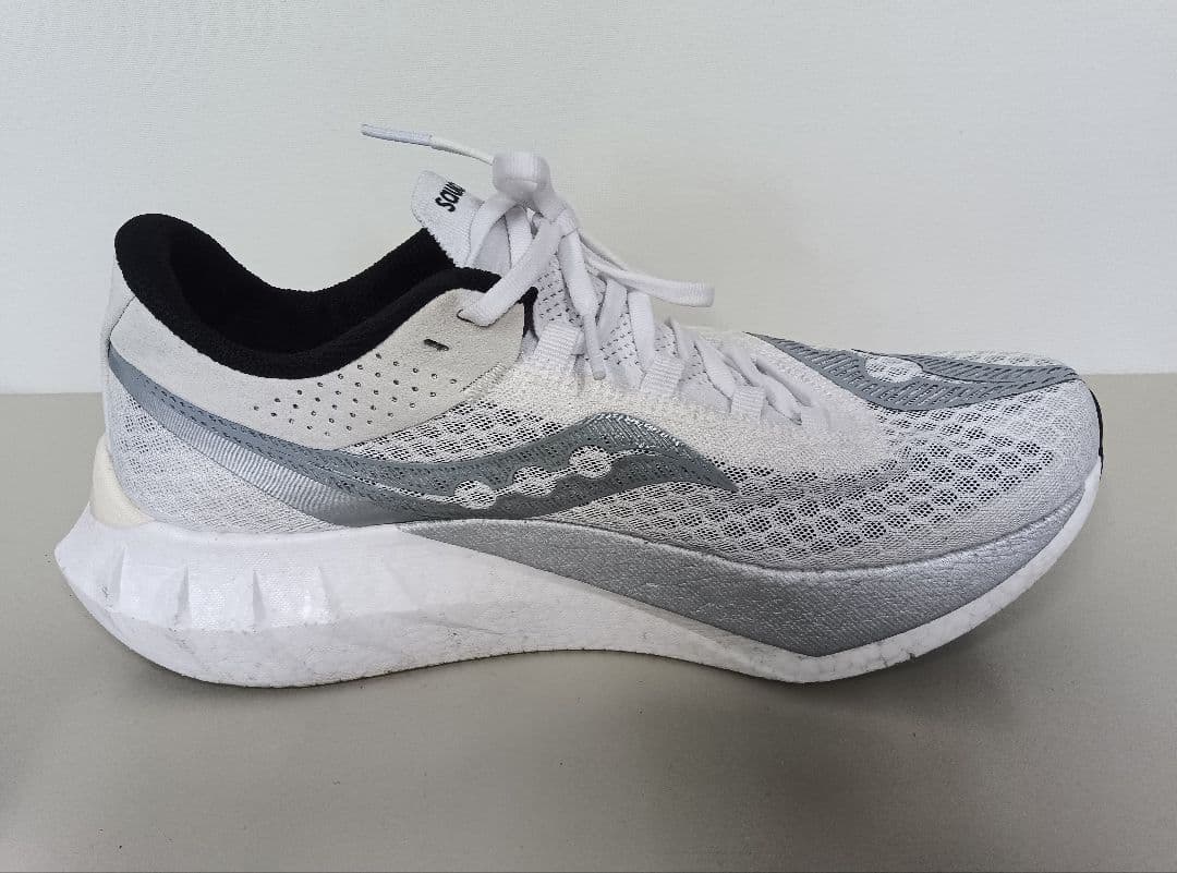 サッカニー　エンドルフィンプロ4　27.5cm