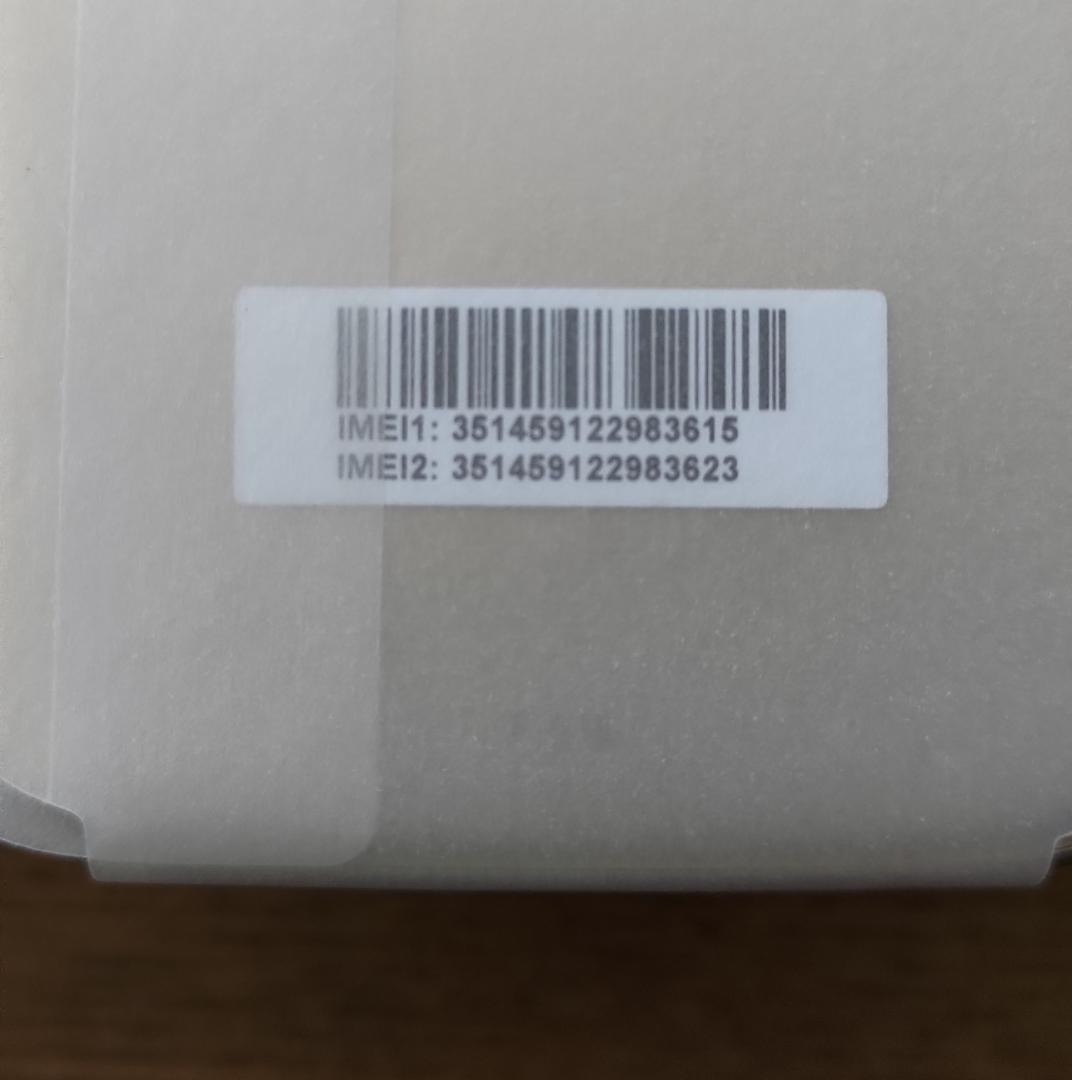 未使用 らくらくスマートフォン F-53E ゴールド