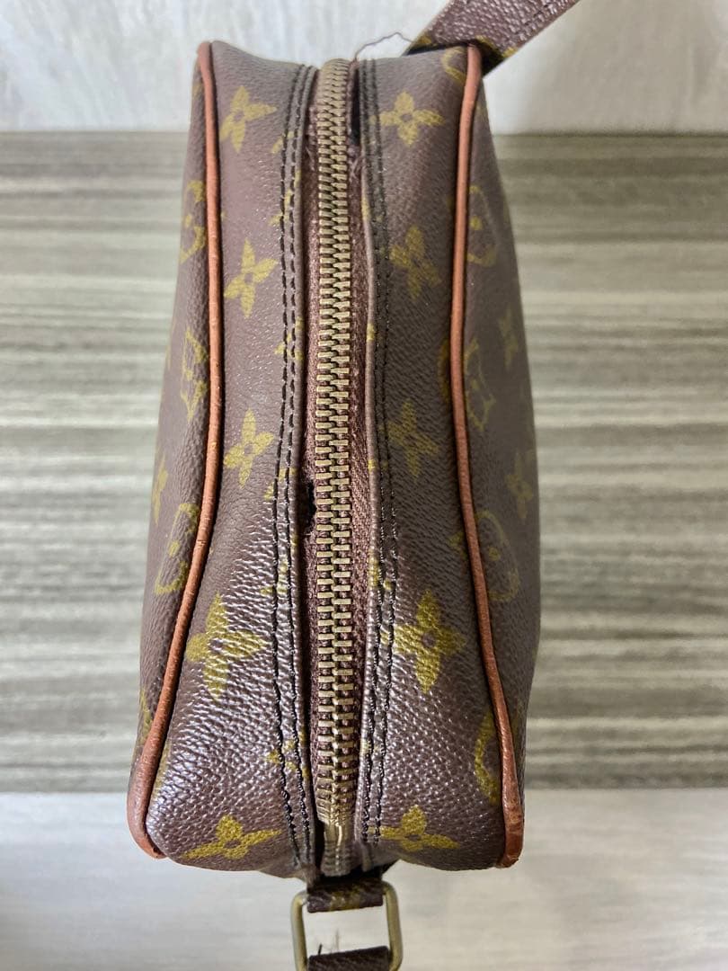 ルイヴィトン　ショルダーバッグ　モノグラム　プチマルソー　レザー　肩掛け