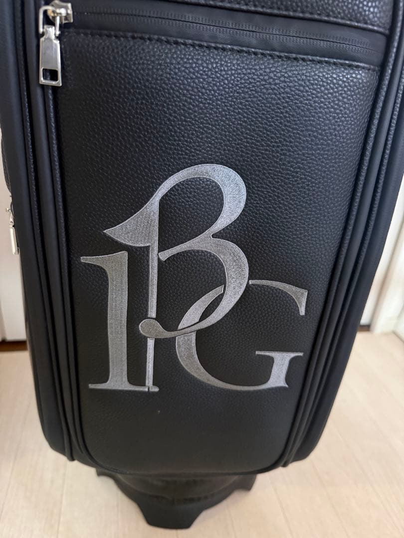 入手困難!1PIU1UGUALE3 GOLF 高級　キャディバッグ