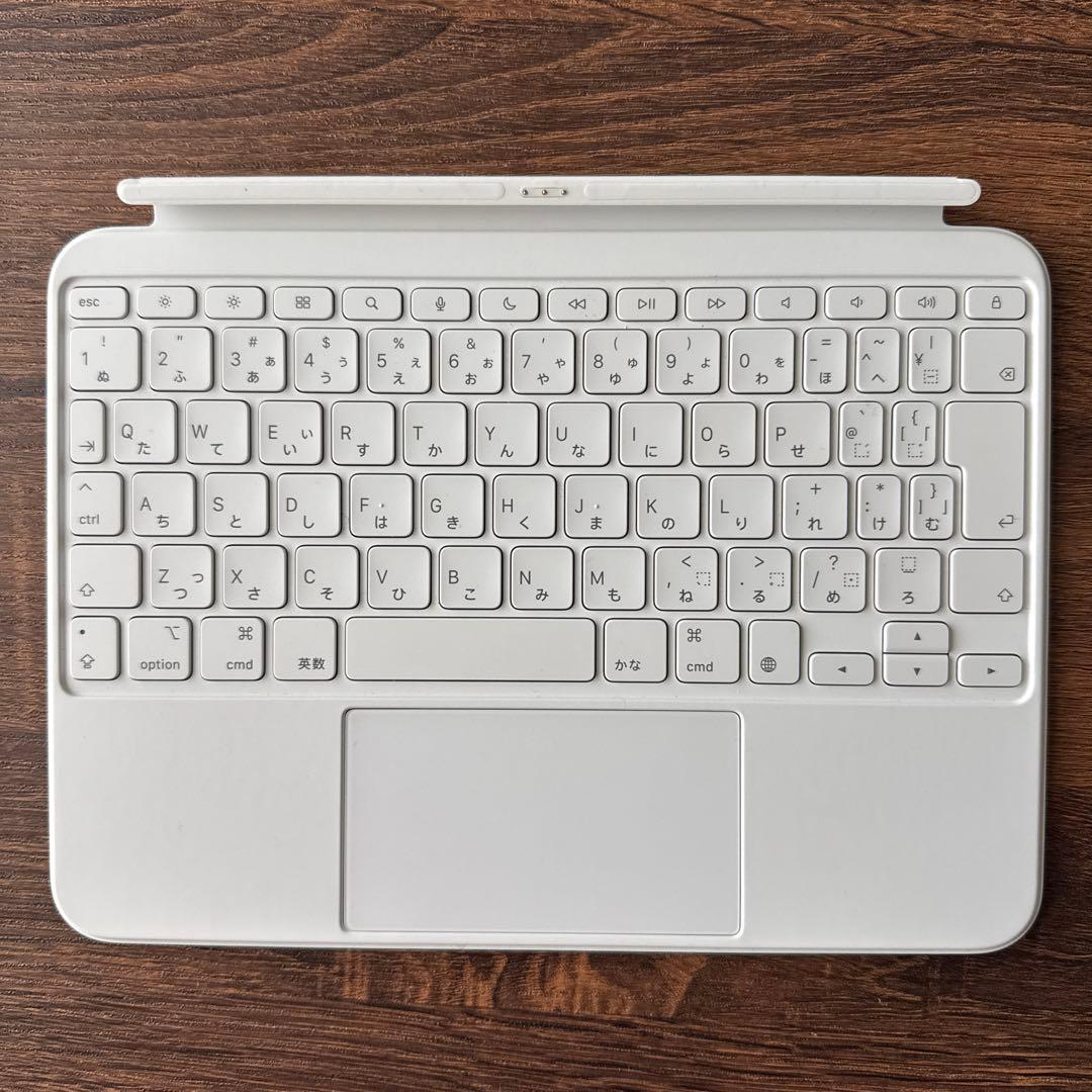 【iPad(A16)】Magic Keyboard Folio ホワイト