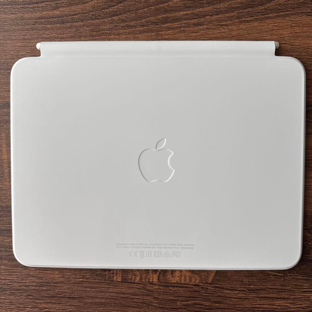 【iPad(A16)】Magic Keyboard Folio ホワイト