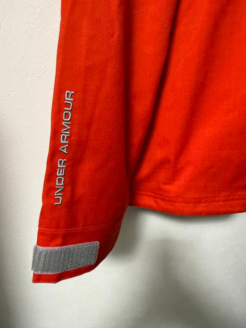UNDER ARMOUR 赤 アウター