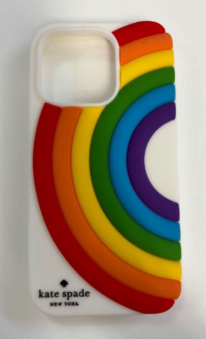在庫わずか☘️正規品 ケイトスペードiPhone14Pro ケース 虹 レインボー