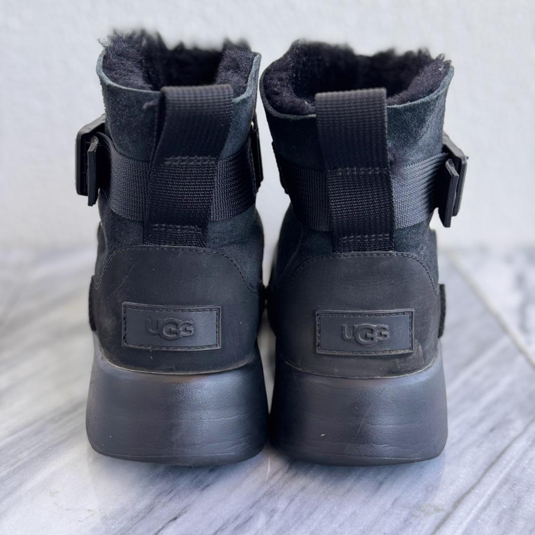 UGG アグ クラシック ブーム バックル ブーツ　厚底ショートムートンブーツ