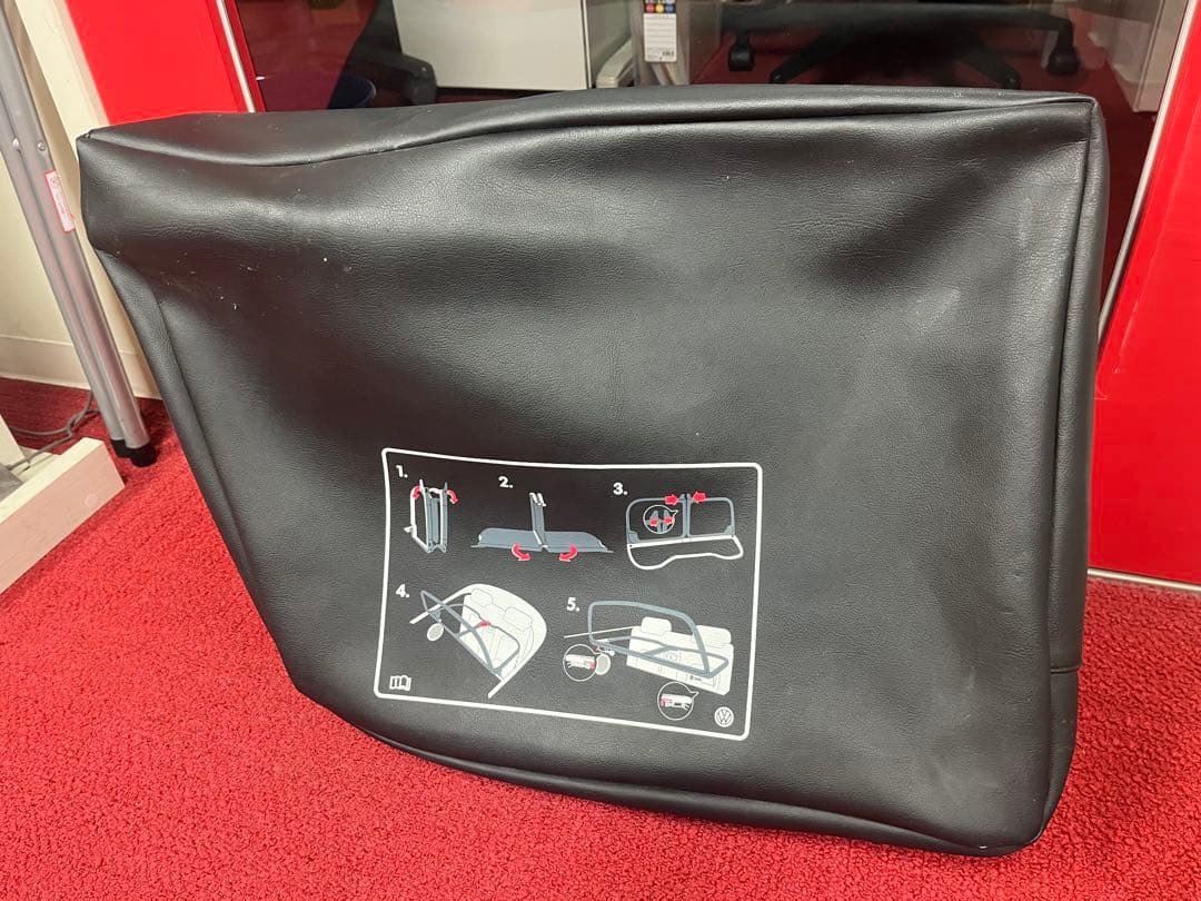 ニュービートル　ガブリオレ　ウインドディフレクター　ケース付き