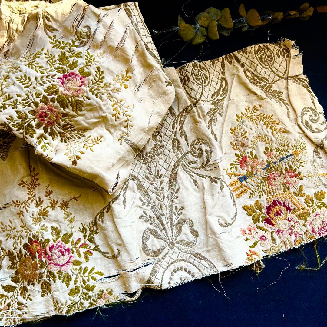 フランスアンティーク 古邸宅カーテン生地 朽ちた美を纏うテキスタイル