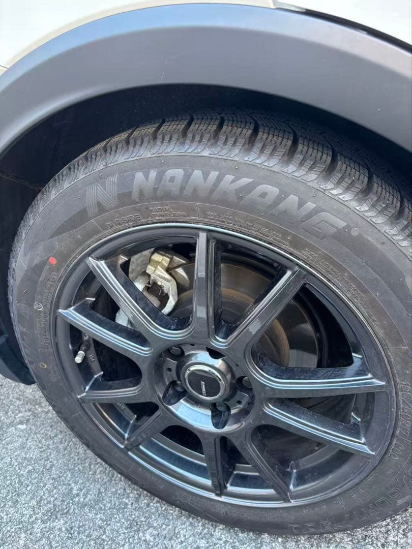 MM様プリウス195/60R17 90Qスタッドレス+ホイール4本セットナット付