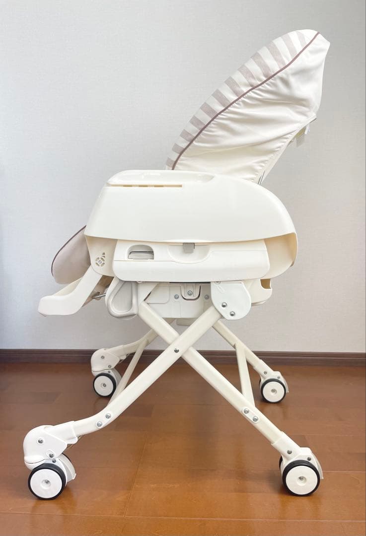 combi ネムリラ AT 電動ハイローベッド&チェア