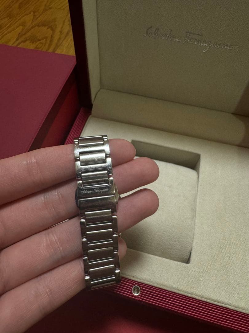 Salvatore Ferragamo 時計 シルバー