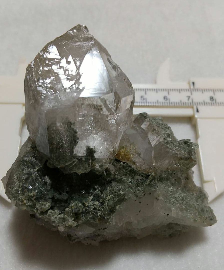 超希少　ゴールドルチル　クローライト入り　マニハール産　水晶クラスター　原石