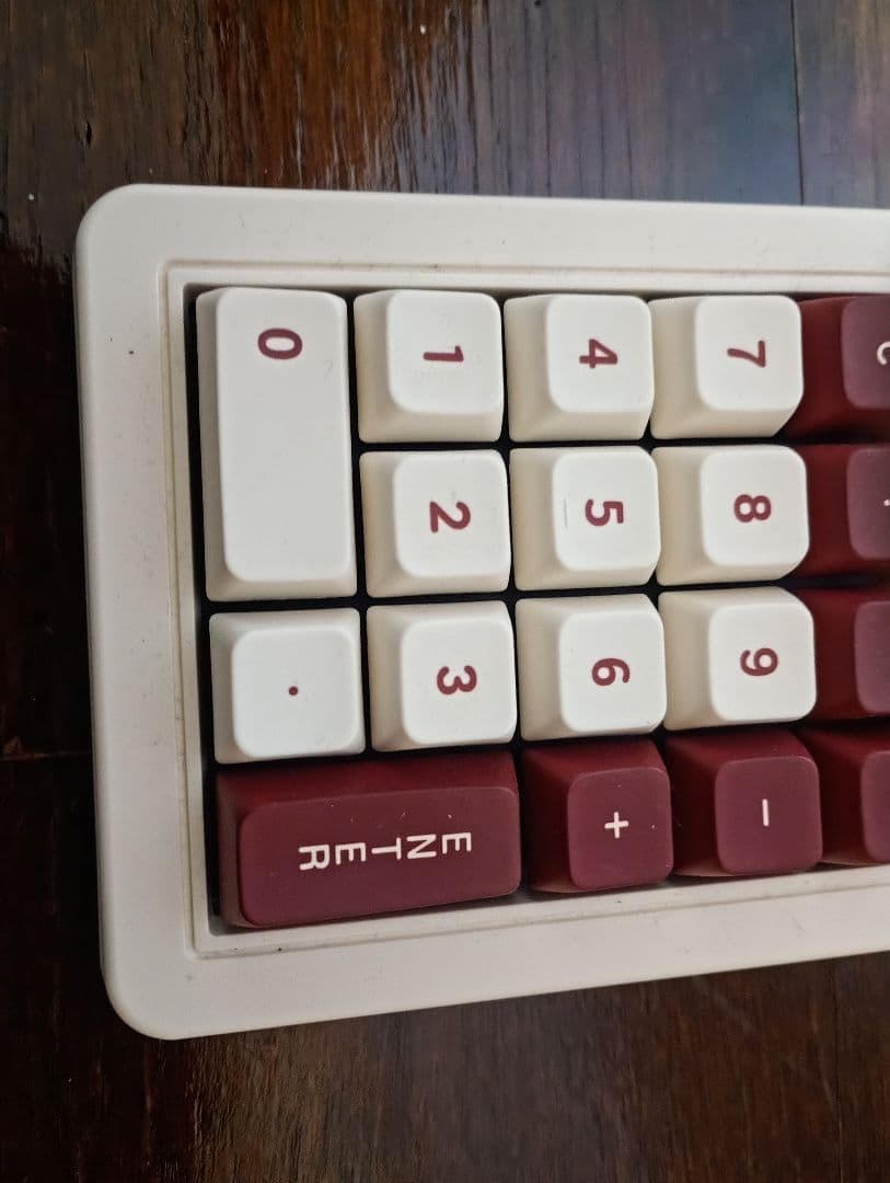 8BitDo レトロキーボード テンキー付き