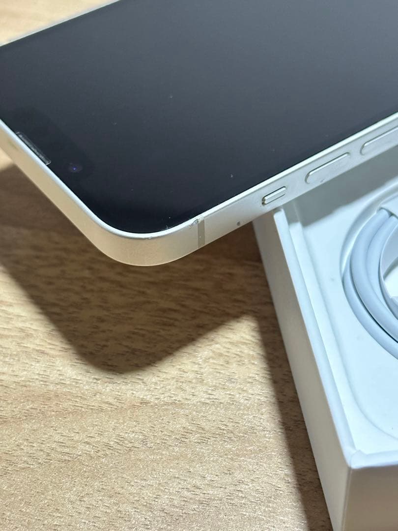 【美品】Apple iPhone 13 ホワイト 本体