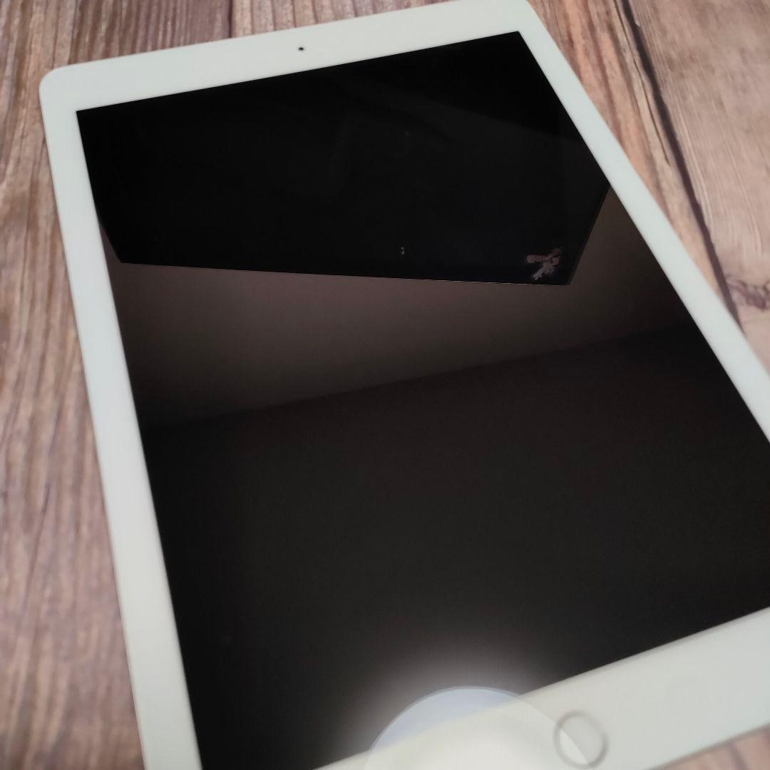 iPad 第6世代 32GB シルバー SIMフリー 美品