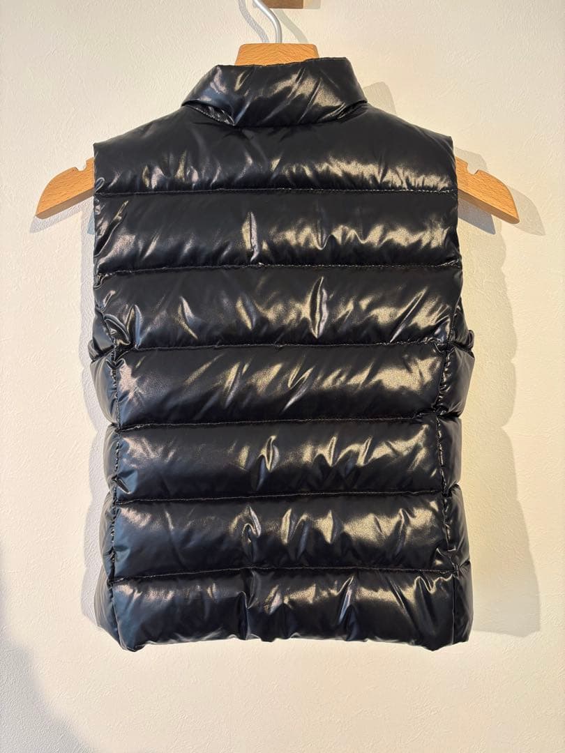 MONCLER 黒 ダウンベスト　8Y