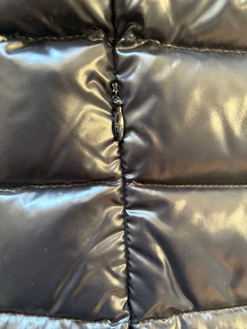 MONCLER 黒 ダウンベスト　8Y