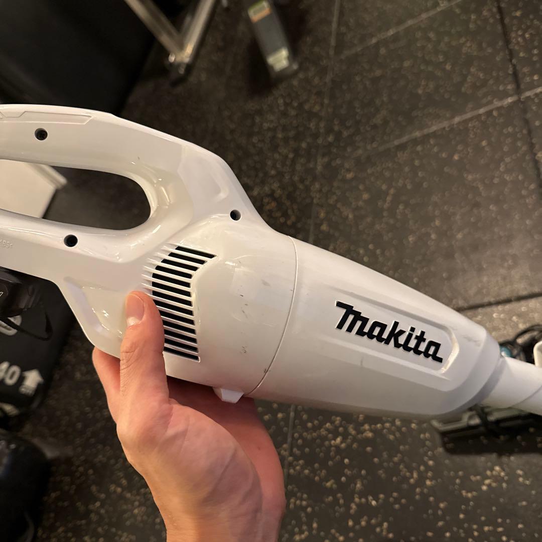 【良品】マキタ CL108FD 充電式クリーナー 掃除機 サイクロン