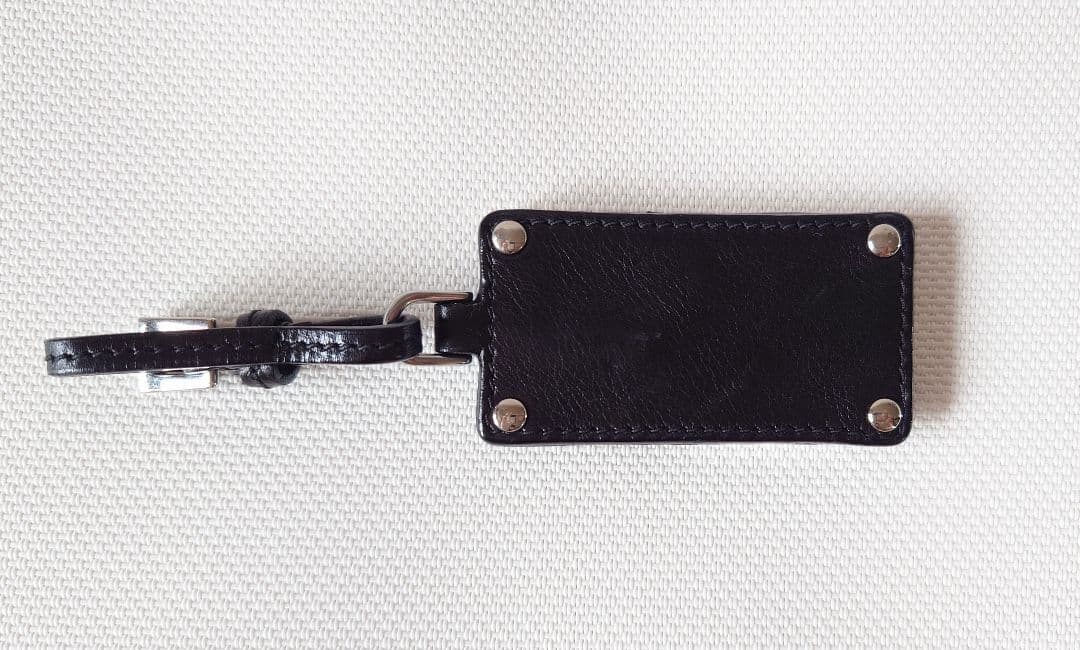 PRADA プラダ キーホルダー バッグチャーム メタルロゴ 黒 シルバー