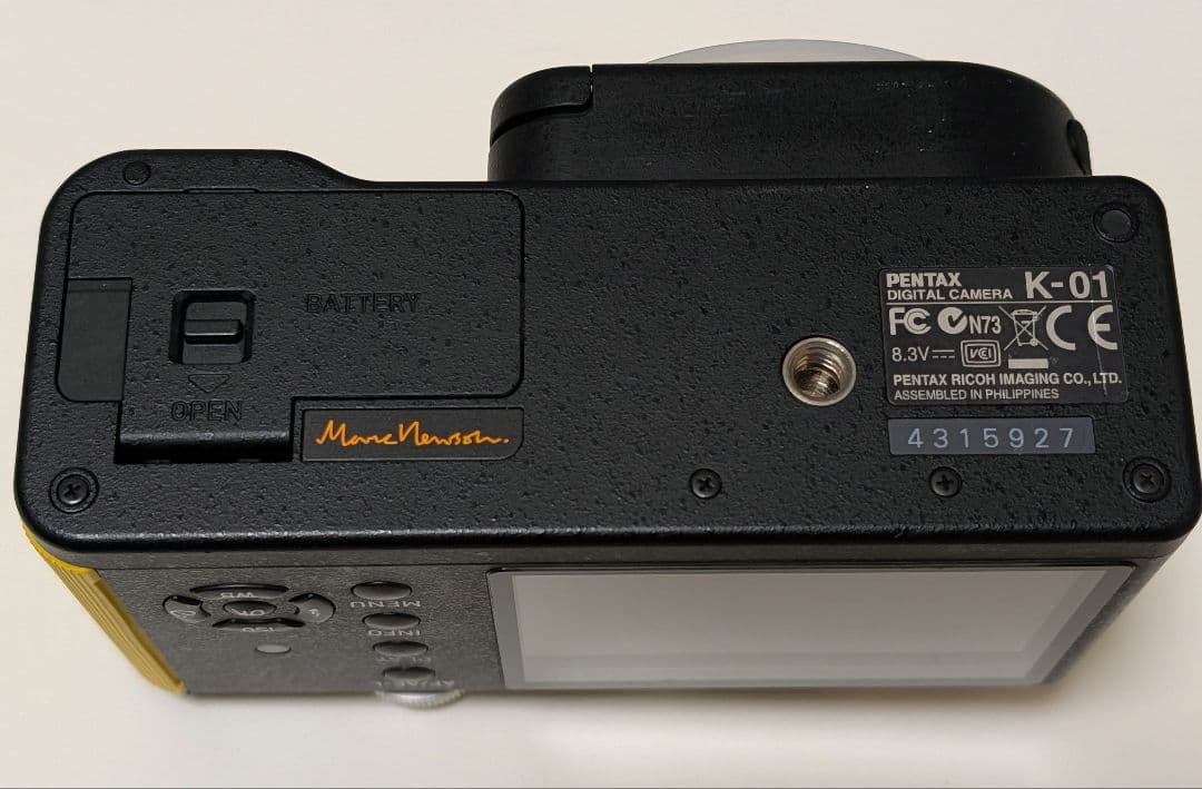 Pentax K-01 レンズ交換式デジタル一眼カメラ ボディ