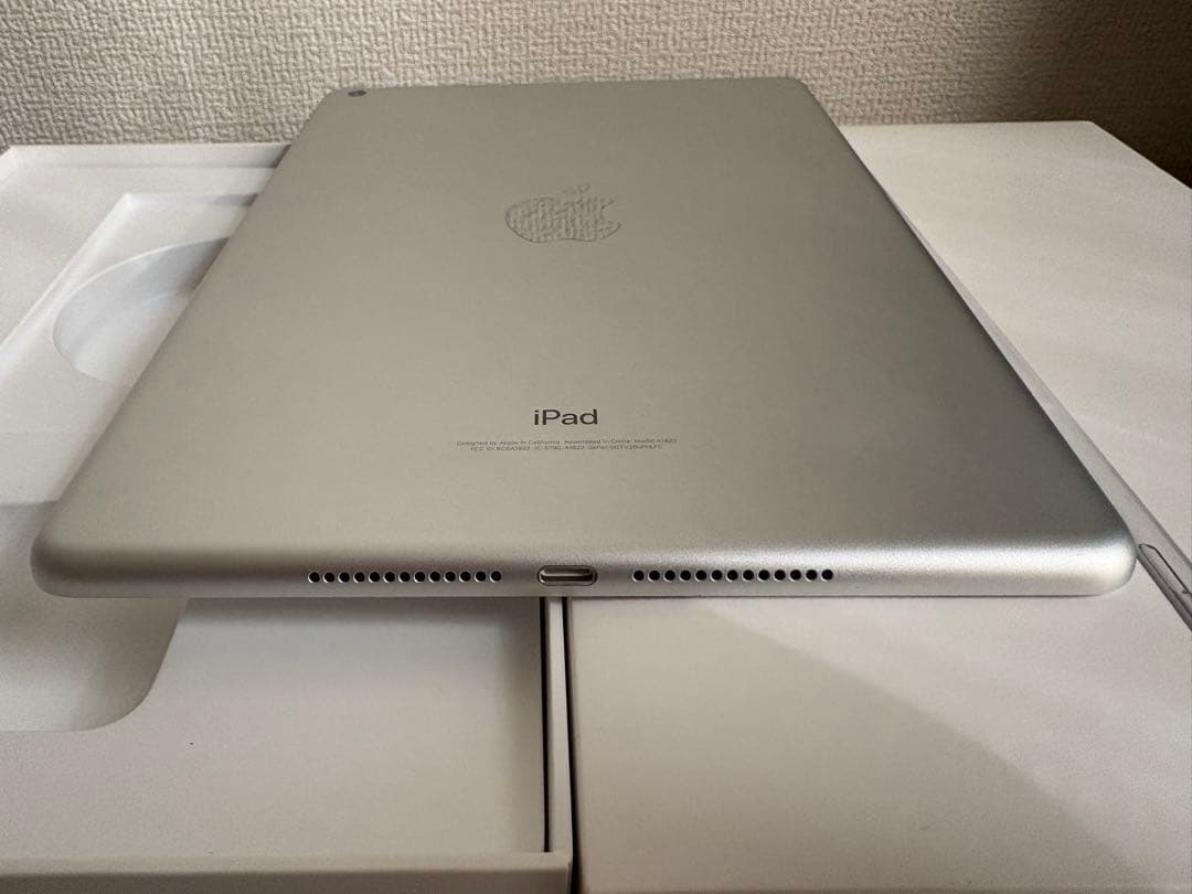 【美品】iPad第5世代 Wi-Fiモデル本体、Smart coverセット