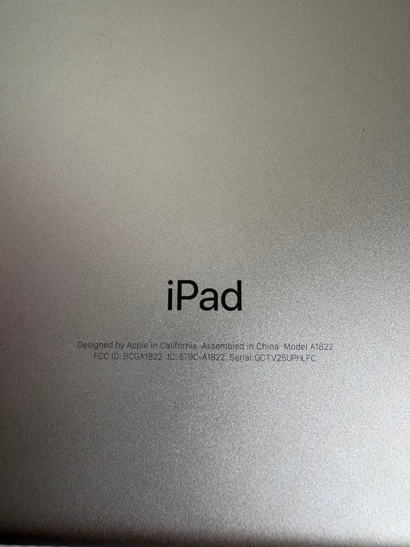 【美品】iPad第5世代 Wi-Fiモデル本体、Smart coverセット