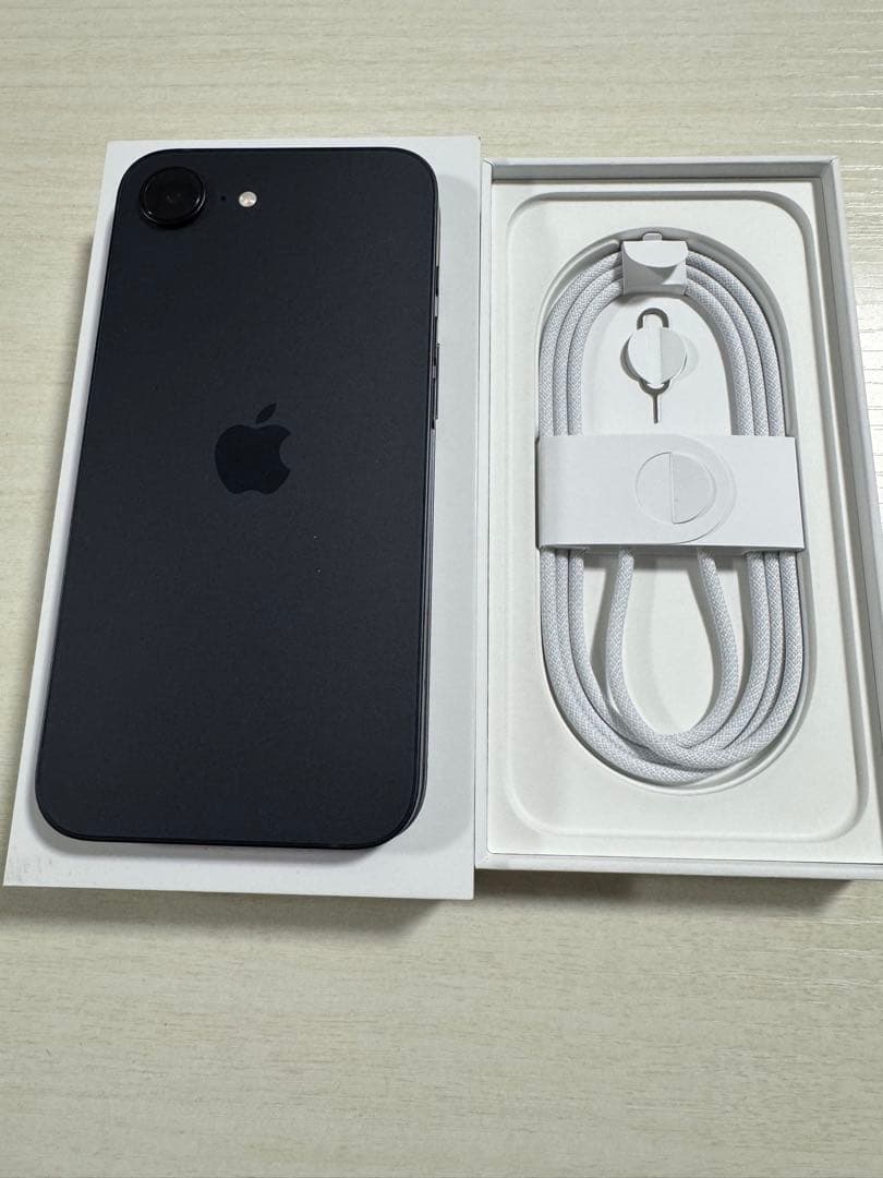 iPhone 16e 128GBブラック 本体