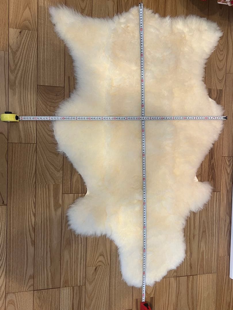 クリーム色 ムートンラグ　本物